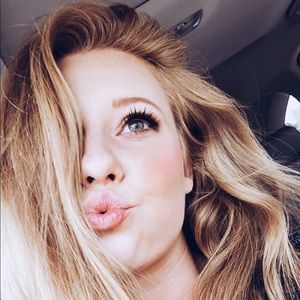 Meet your Posher, Tori